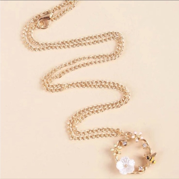 Flower necklace - Picture 2 of 2